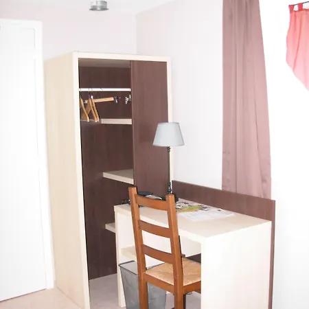 Szálloda Logis Restaurant De La Dore 3*