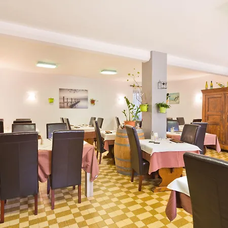 Restaurant De La Dore 3*