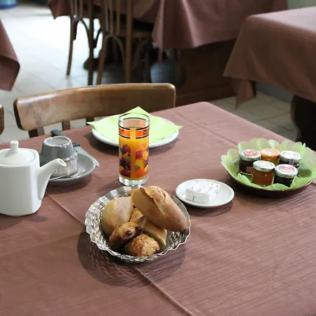 Hotel Logis Restaurant De La Dore