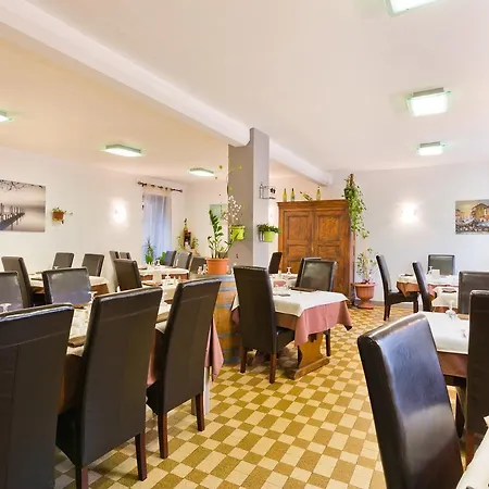 Restaurant De La Dore 3*