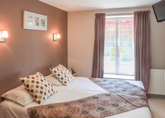 Hotel Logis Restaurant De La Dore