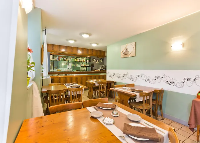 Hotel Logis Restaurant De La Dore 3*