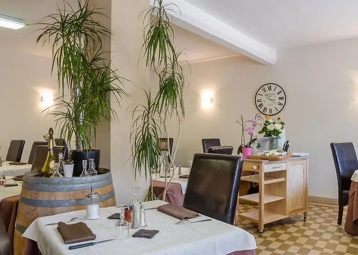 Hotel Logis Restaurant De La Dore