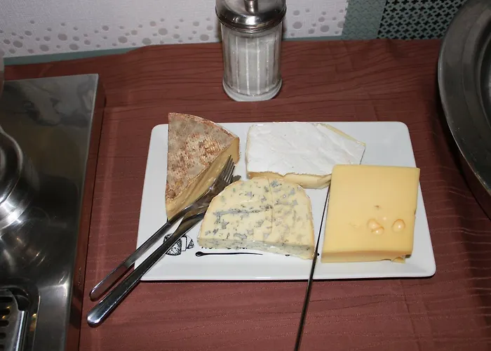 Logis Restaurant De La Dore Hotel Vertolaye